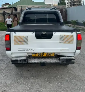 Nissan Hardbody 2007 White