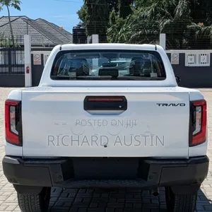 New Toyota Hilux 2025 White