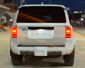 Toyota Land Cruiser Prado 2024 White