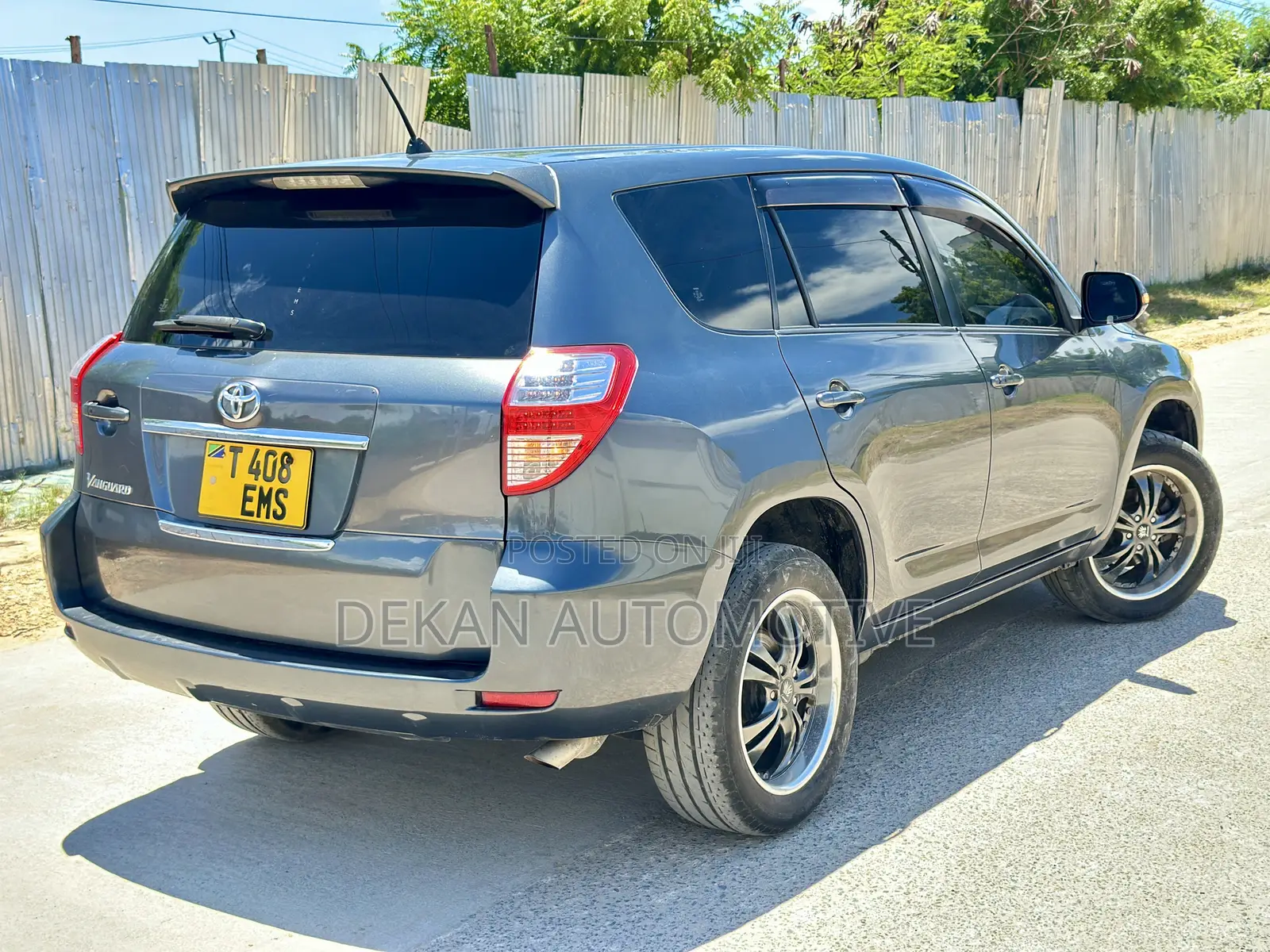 Toyota Vanguard 2011 Gray