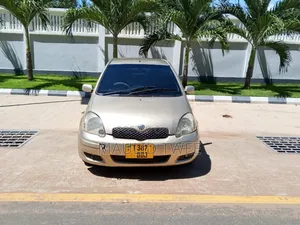 Toyota Vitz 2003 Silver