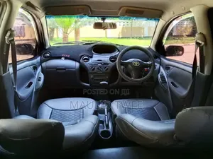 Toyota Vitz 2003 Silver