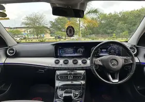 Mercedes-Benz E200 2017 Silver