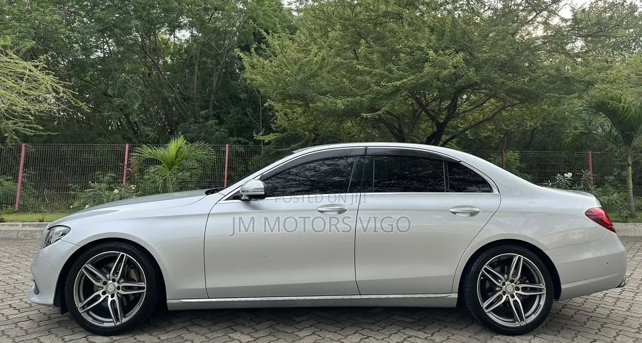 Mercedes-Benz E200 2017 Silver