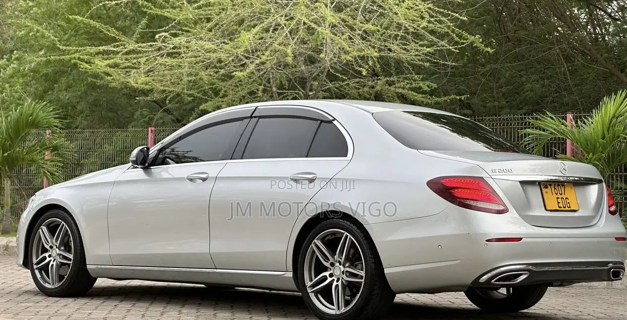 Mercedes-Benz E200 2017 Silver