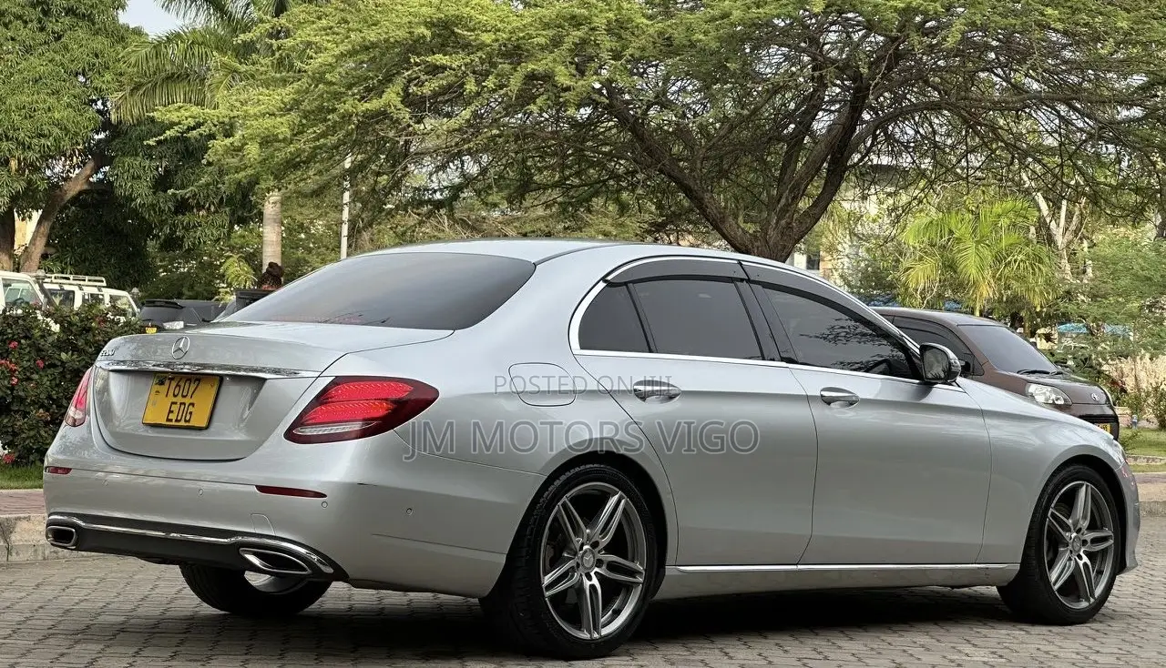 Mercedes-Benz E200 2017 Silver