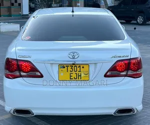 Toyota Crown 2012 White