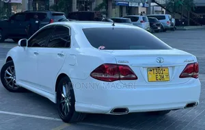 Toyota Crown 2012 White