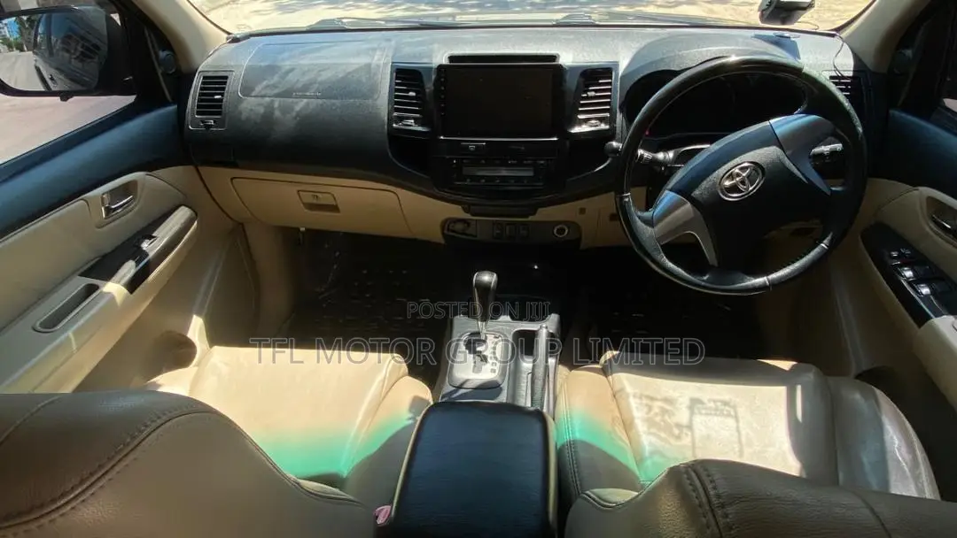 Toyota Fortuner 4.0 RWD 2014 Black