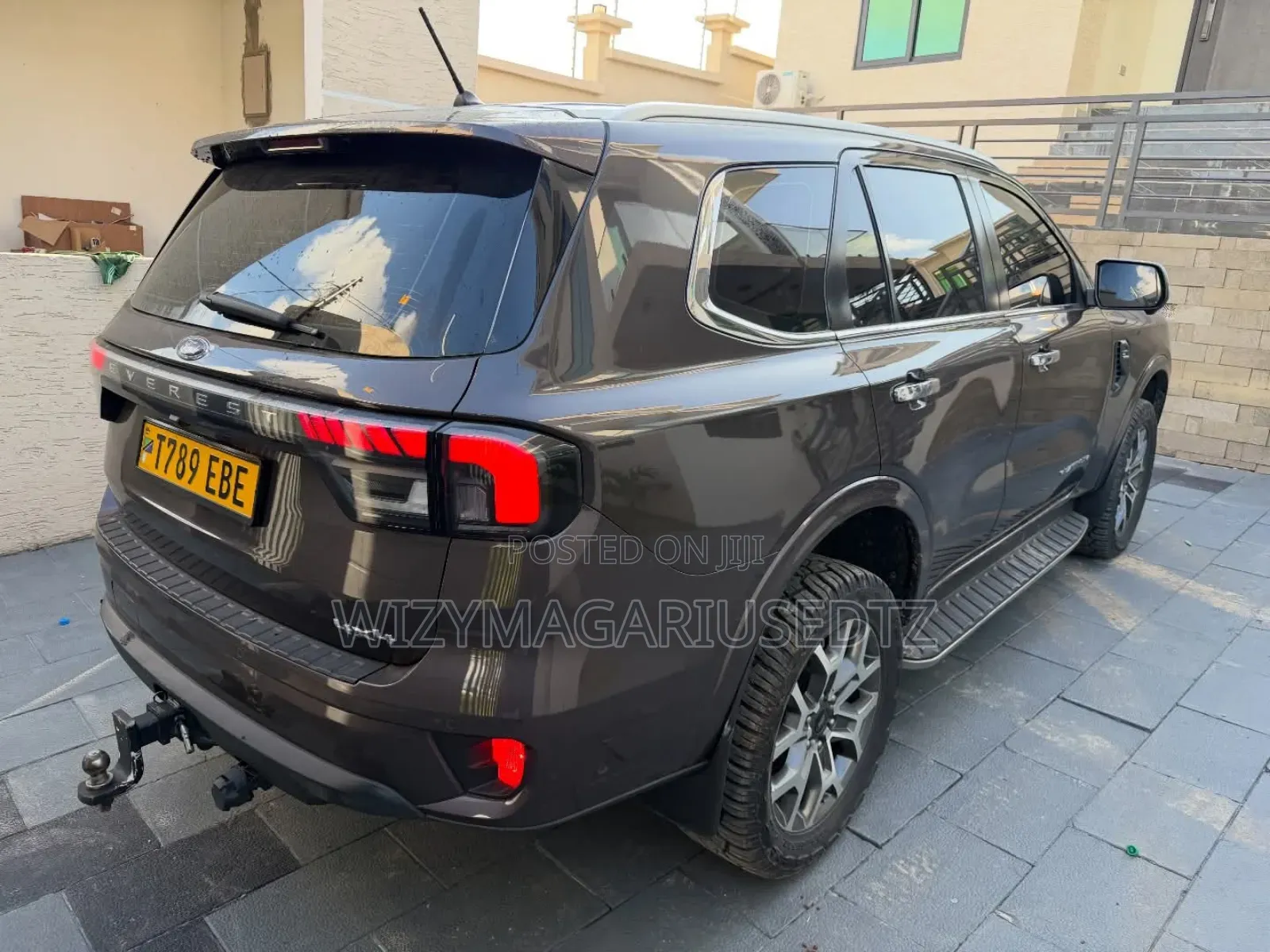 Ford Everest 2024 Brown