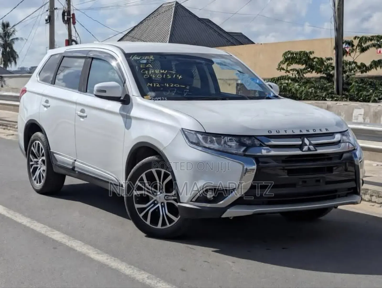 Mitsubishi Outlander 2017 White