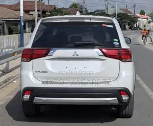 Mitsubishi Outlander 2017 White