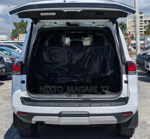 New Toyota Land Cruiser LC300 2024 White