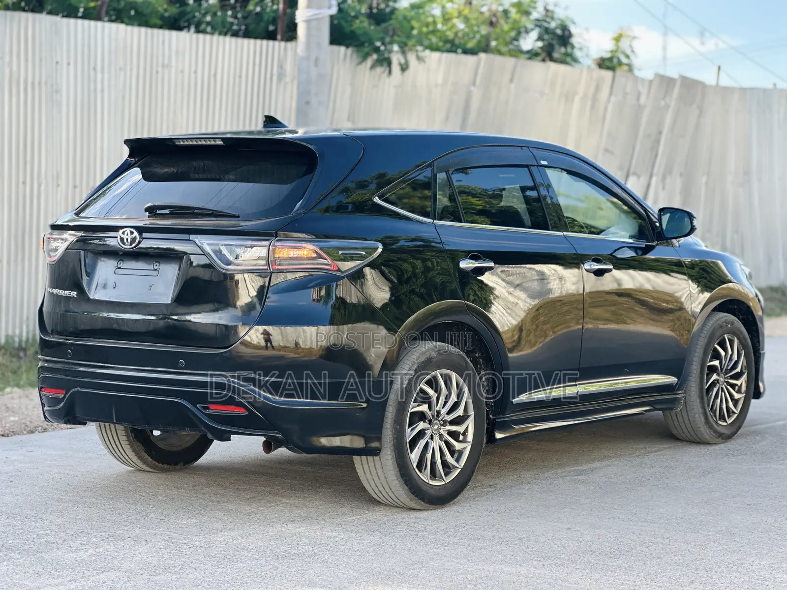 Toyota Harrier 2.0 4WD 2015 Black
