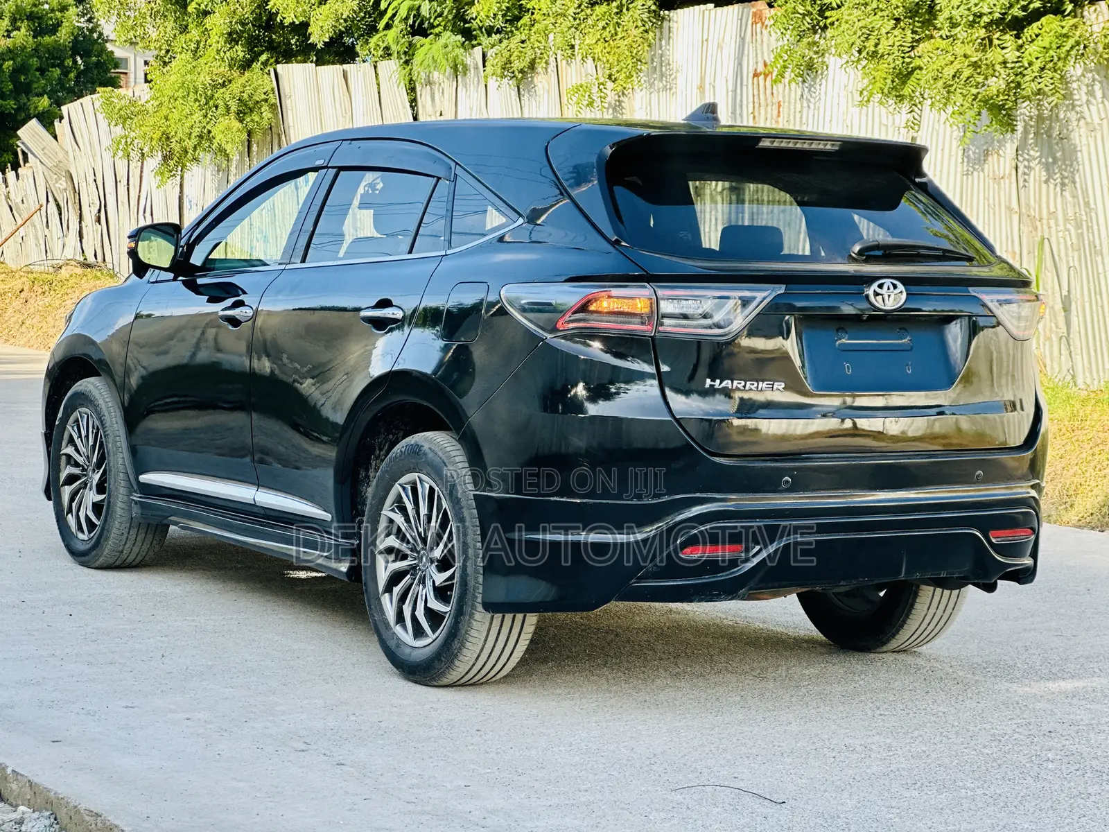 Toyota Harrier 2.0 4WD 2015 Black
