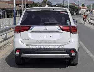 Mitsubishi Outlander 2017 White