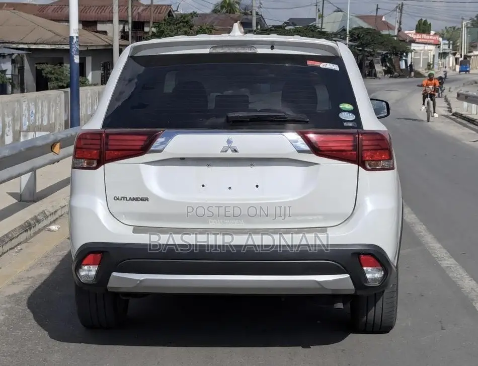Mitsubishi Outlander 2017 White