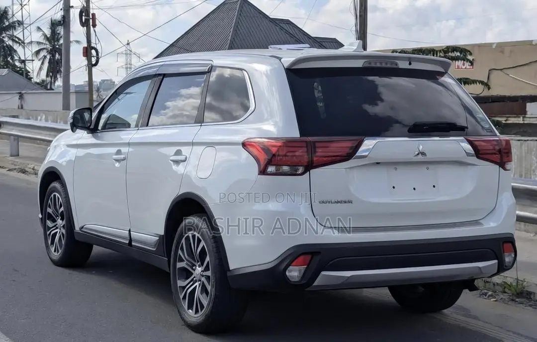 Mitsubishi Outlander 2017 White