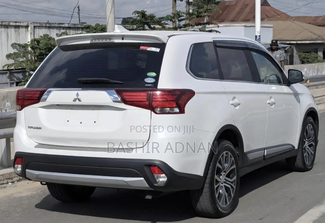 Mitsubishi Outlander 2017 White
