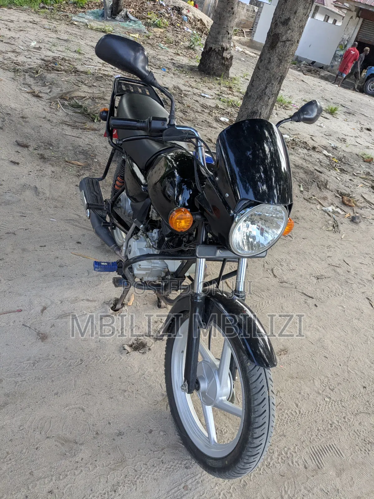 Bajaj Boxer 125 2025