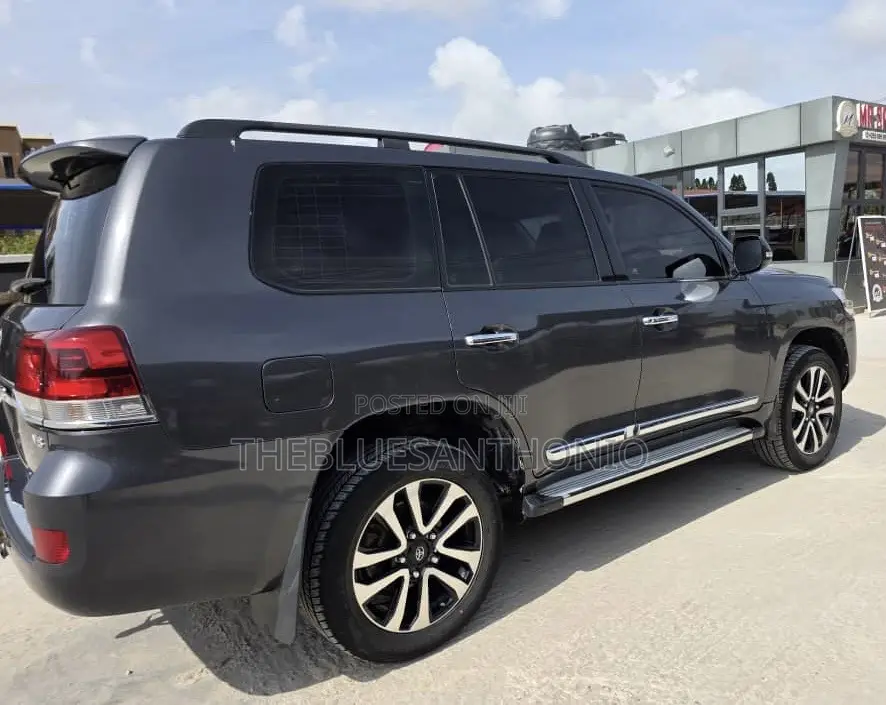 Toyota Land Cruiser 2012 Gray