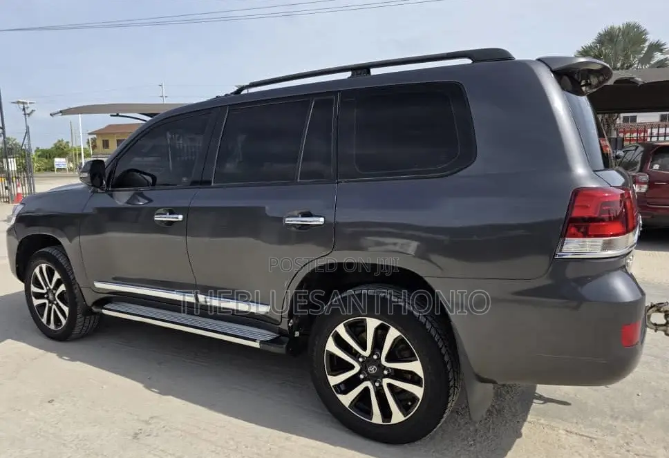 Toyota Land Cruiser 2012 Gray
