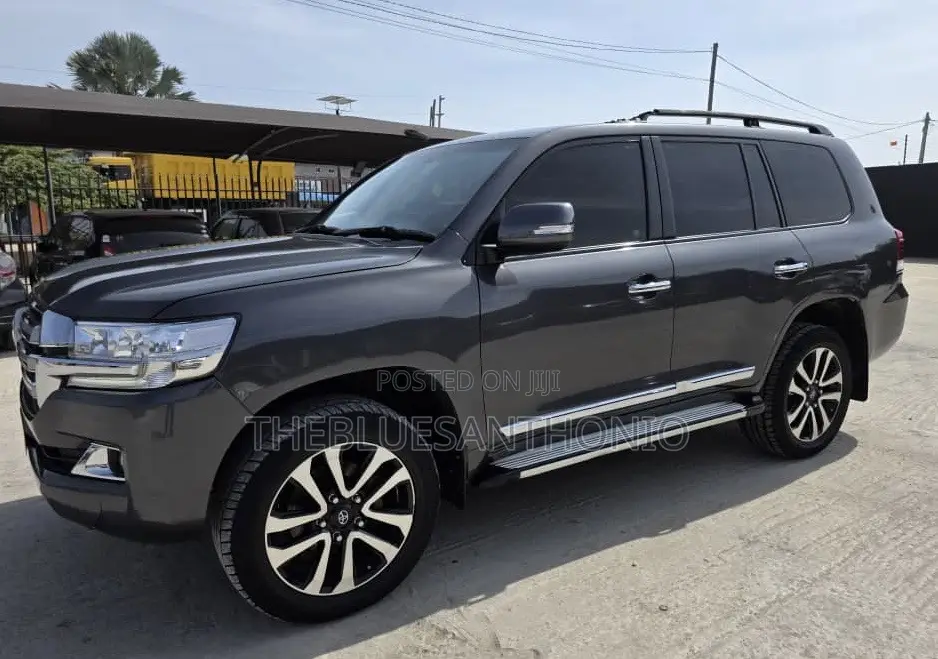 Toyota Land Cruiser 2012 Gray