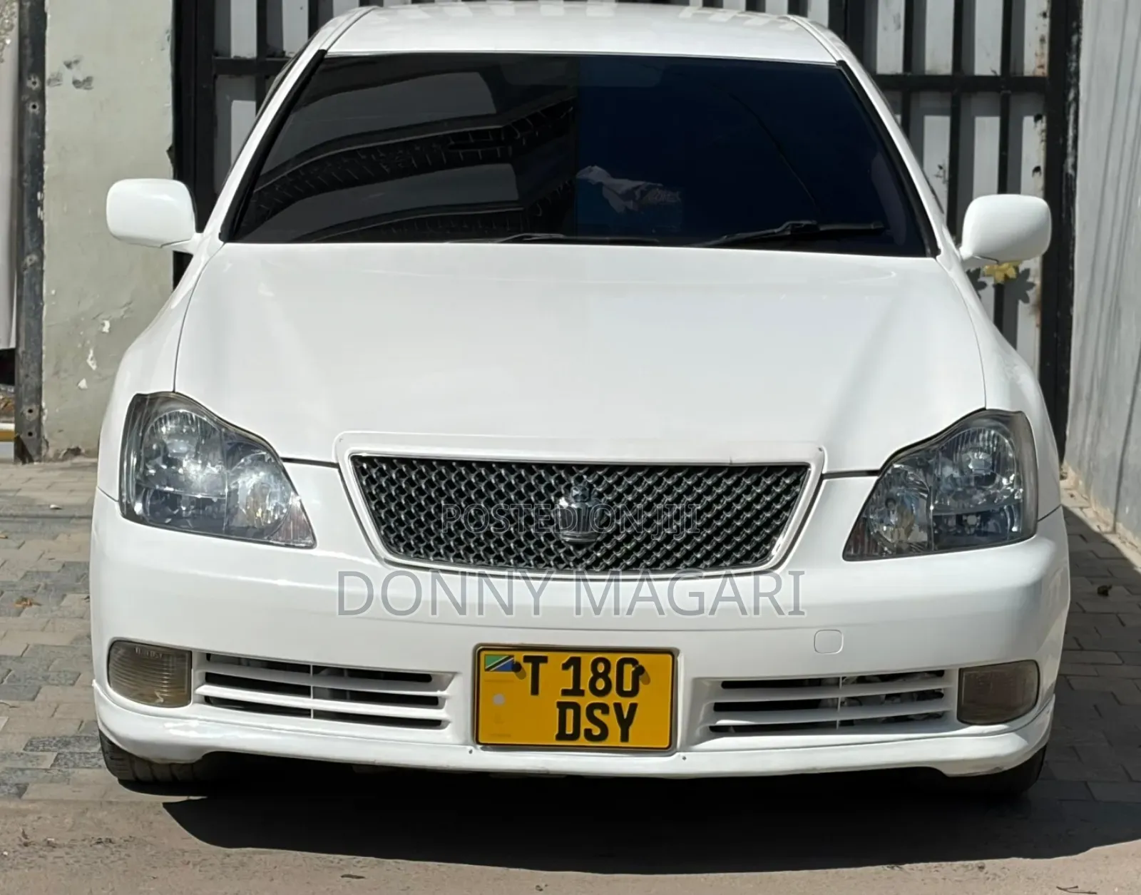 Toyota Crown 2006 White