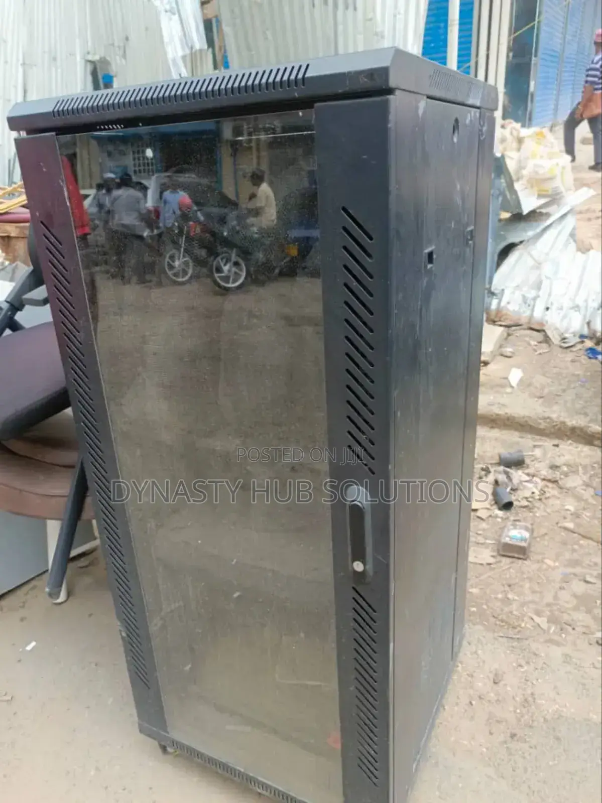 12u Cabinet