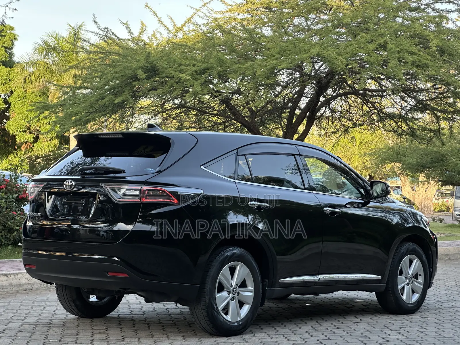 Toyota Harrier 2.0 2016 Black