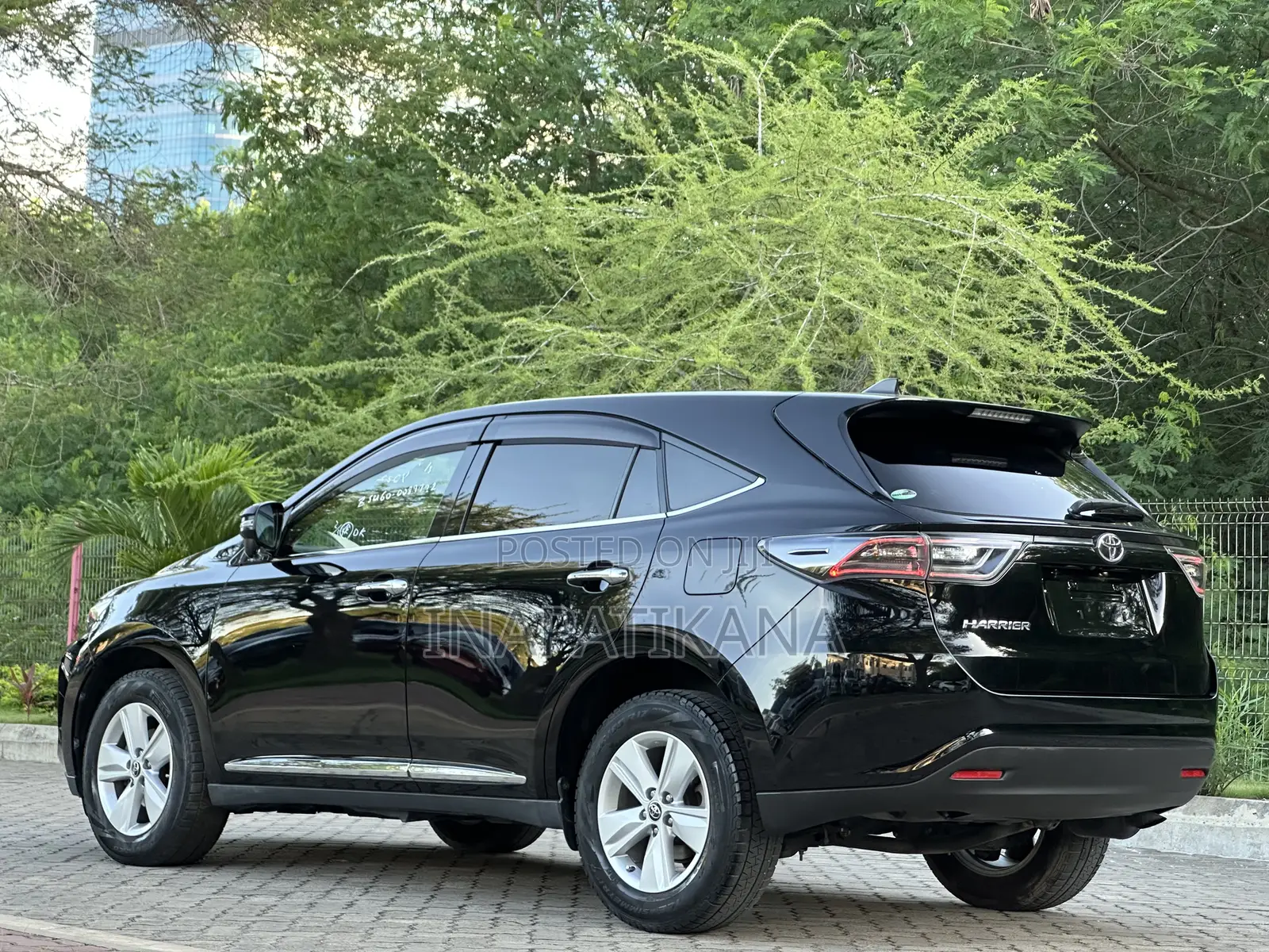 Toyota Harrier 2.0 2016 Black