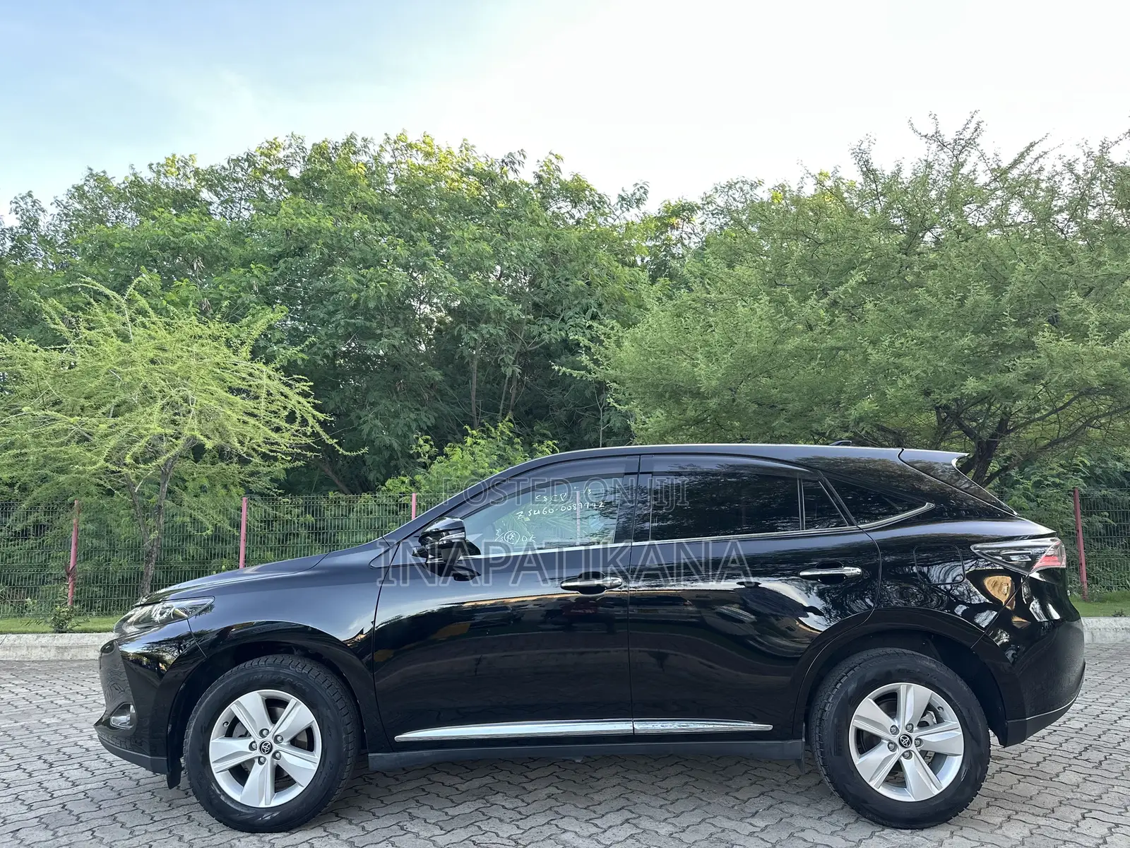 Toyota Harrier 2.0 2016 Black