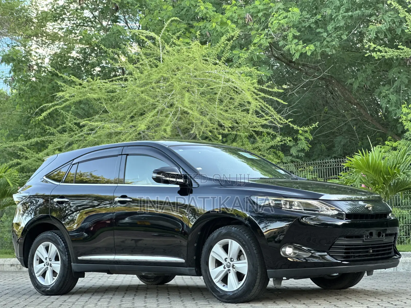 Toyota Harrier 2.0 2016 Black