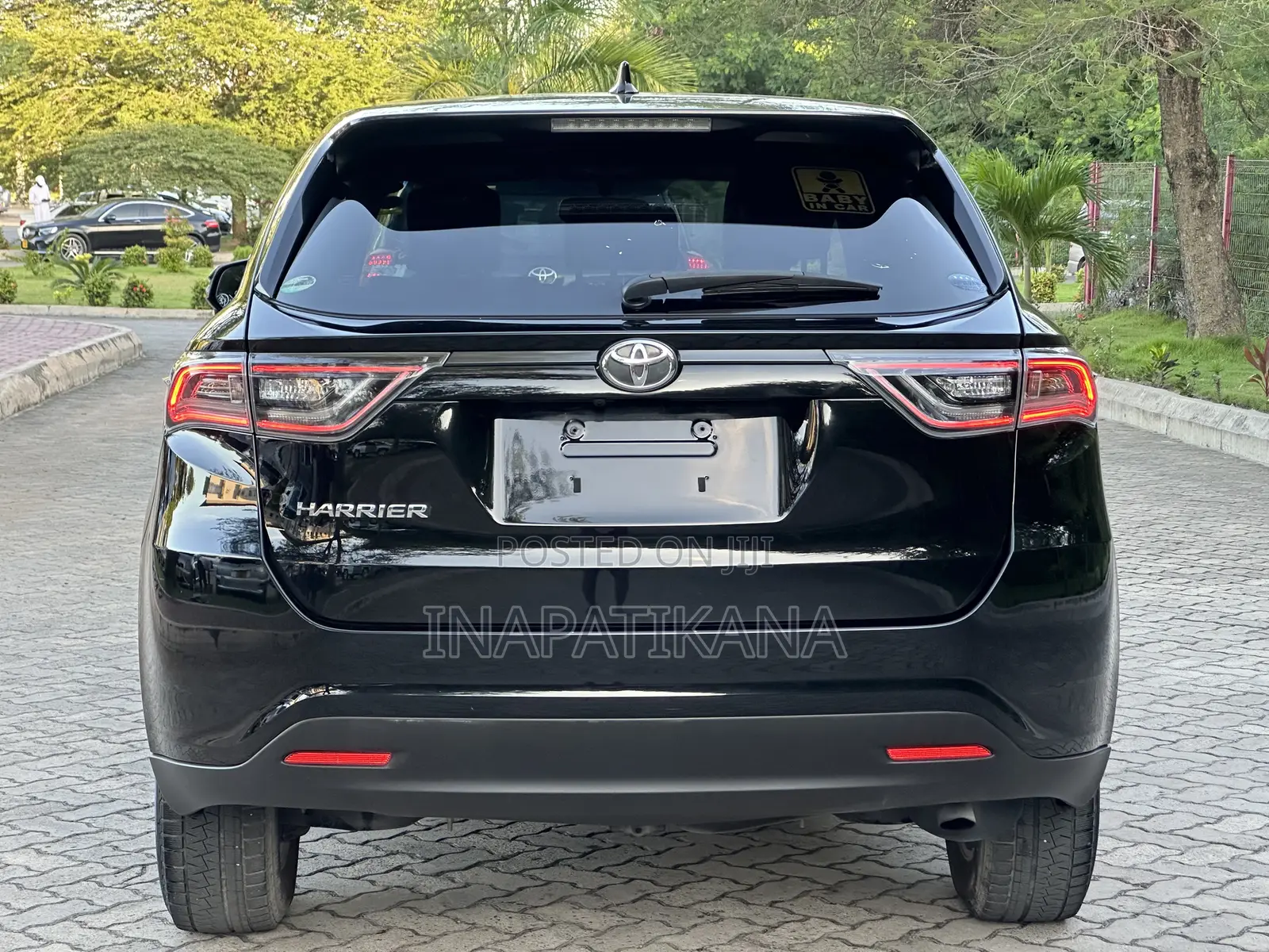 Toyota Harrier 2.0 2016 Black