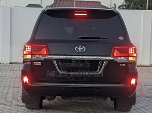 Toyota Land Cruiser 2016 Black