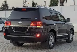 Toyota Land Cruiser 2016 Black
