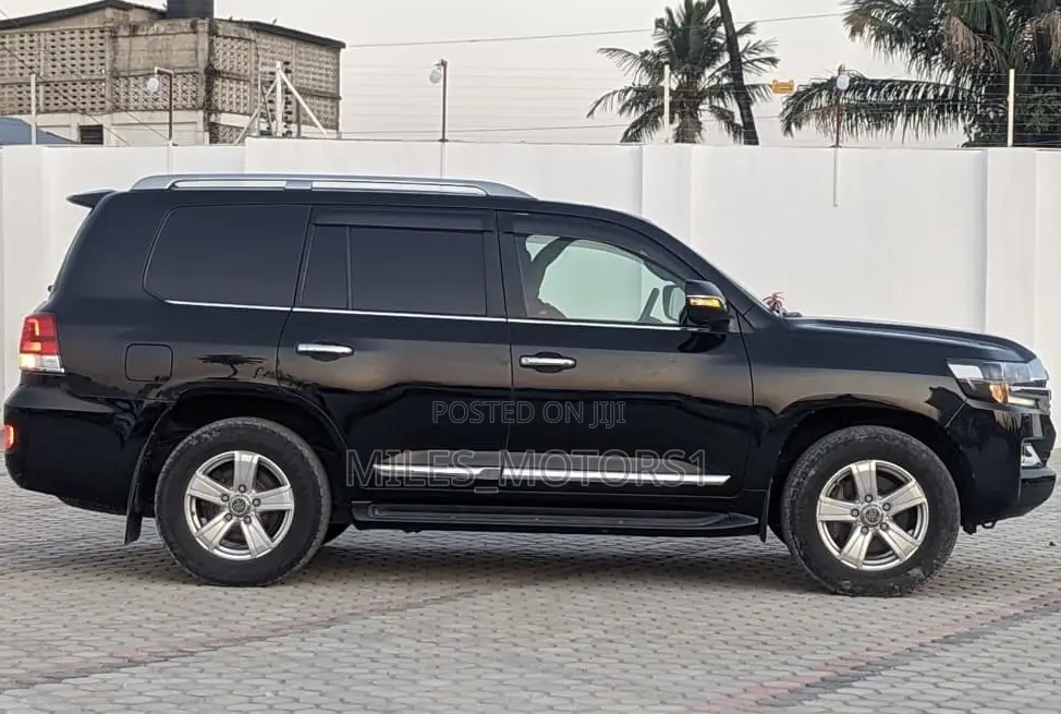 Toyota Land Cruiser 2016 Black