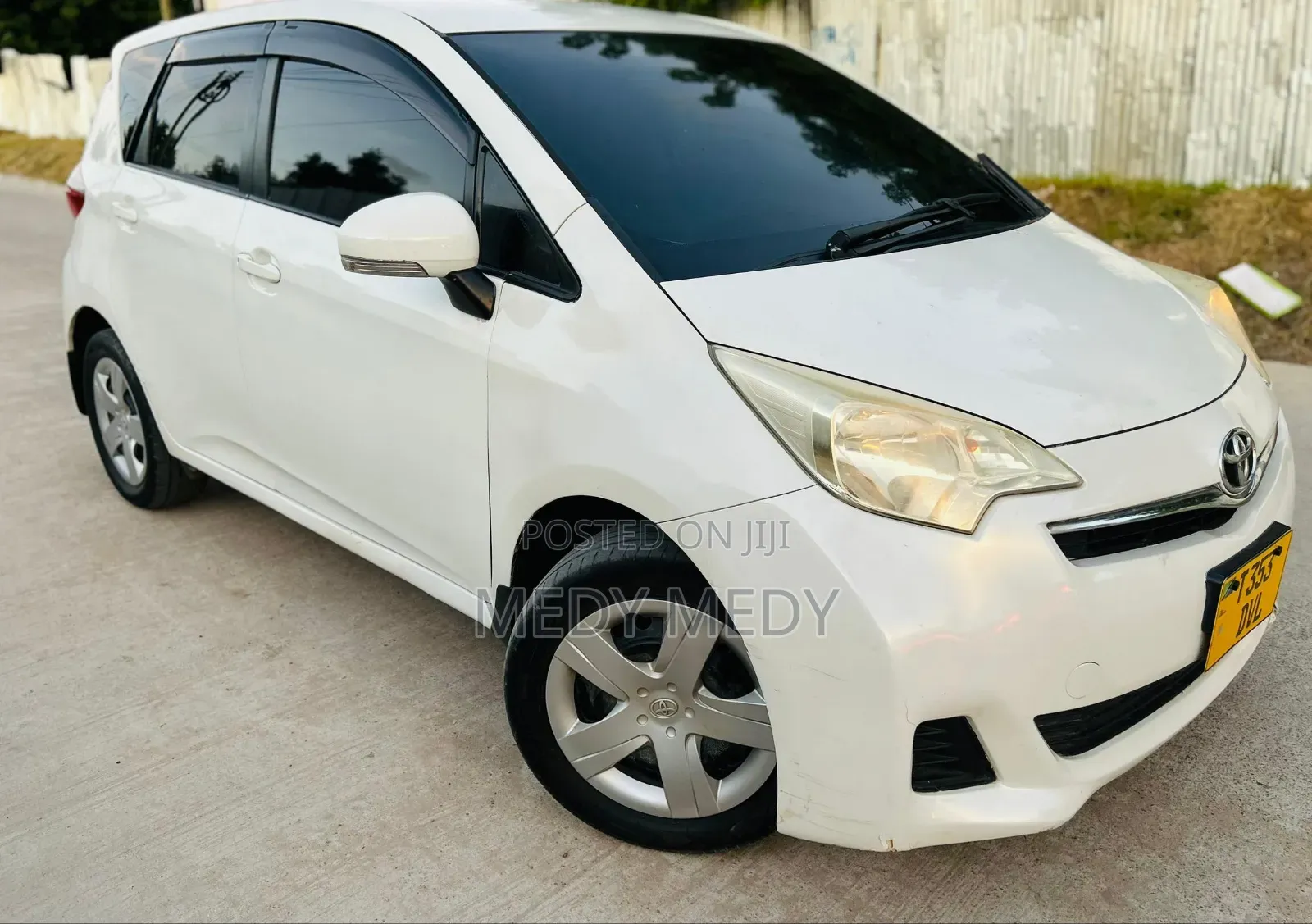Toyota Ractis 2010 White