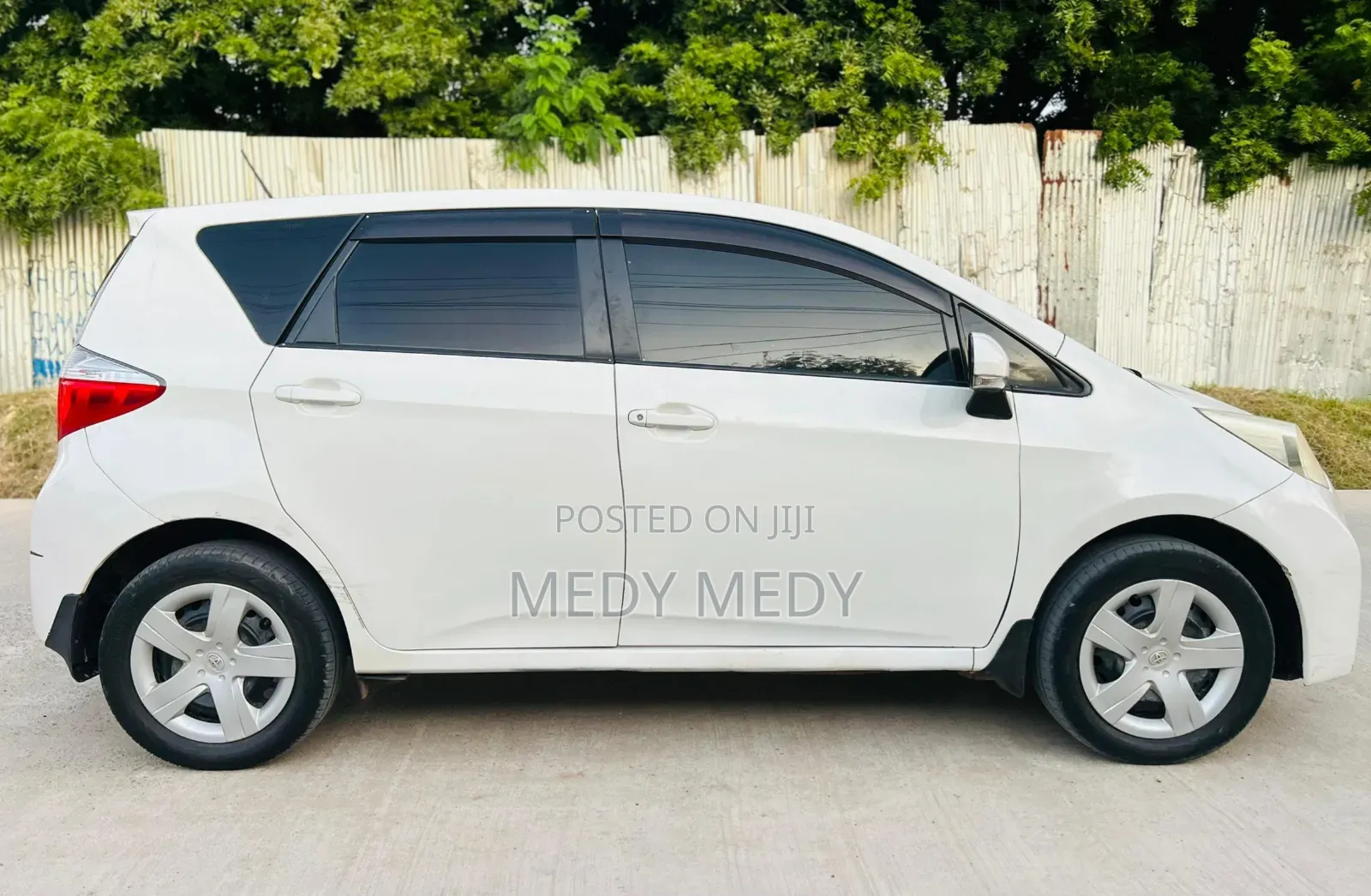 Toyota Ractis 2010 White