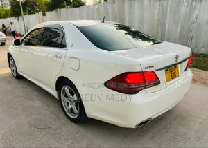 Toyota Crown 2009 White