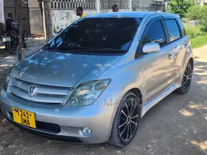 Toyota IST 2004 Silver