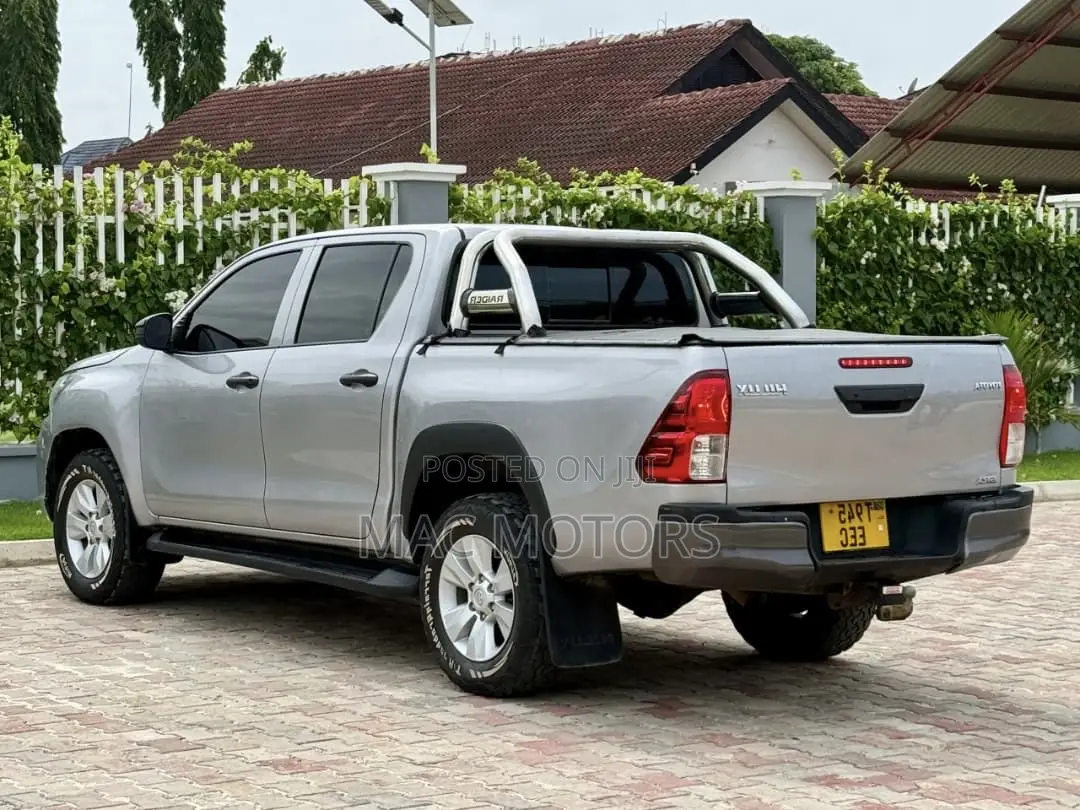 Toyota Hilux Revo Double Cab Deisel 2.4 AWD 2018 Silver