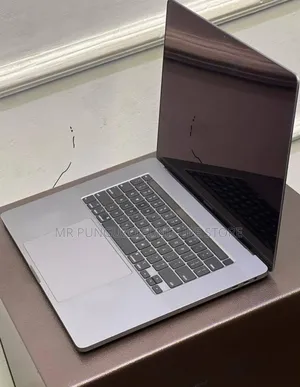 New Laptop Apple MacBook Pro 2019 32GB Intel Core i7 SSD 512GB