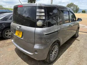 Toyota Sienta 2006 Gray