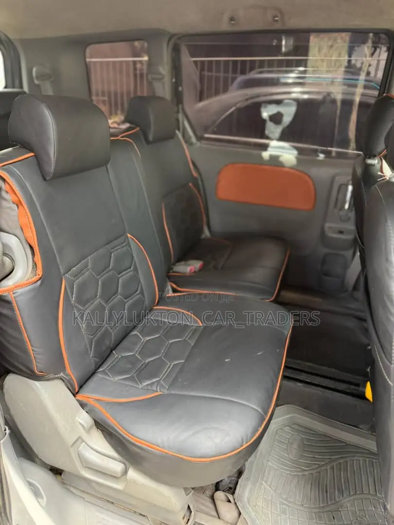 Toyota Sienta 2006 Gray