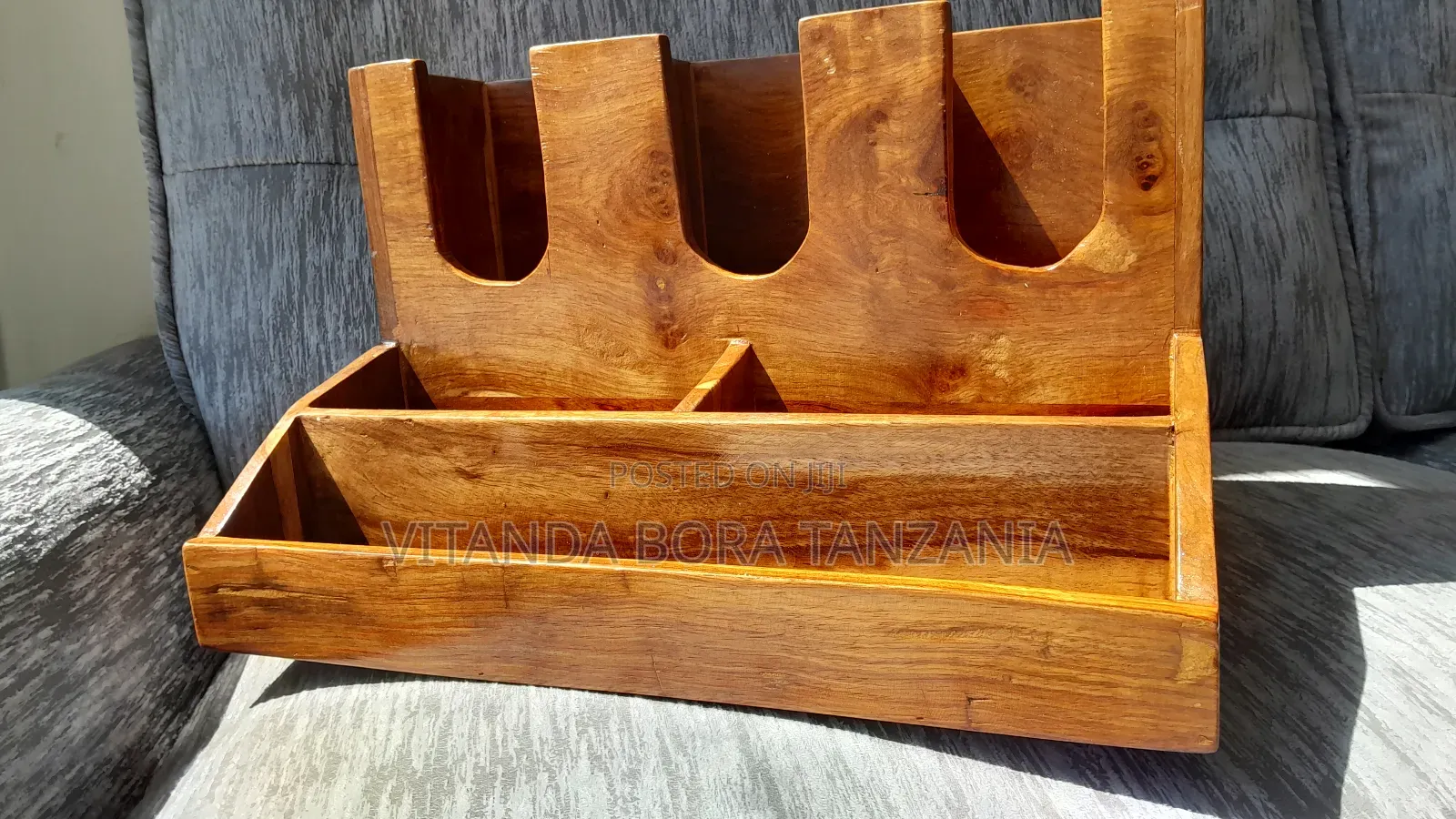 Table Organiser for a Coffee Bar