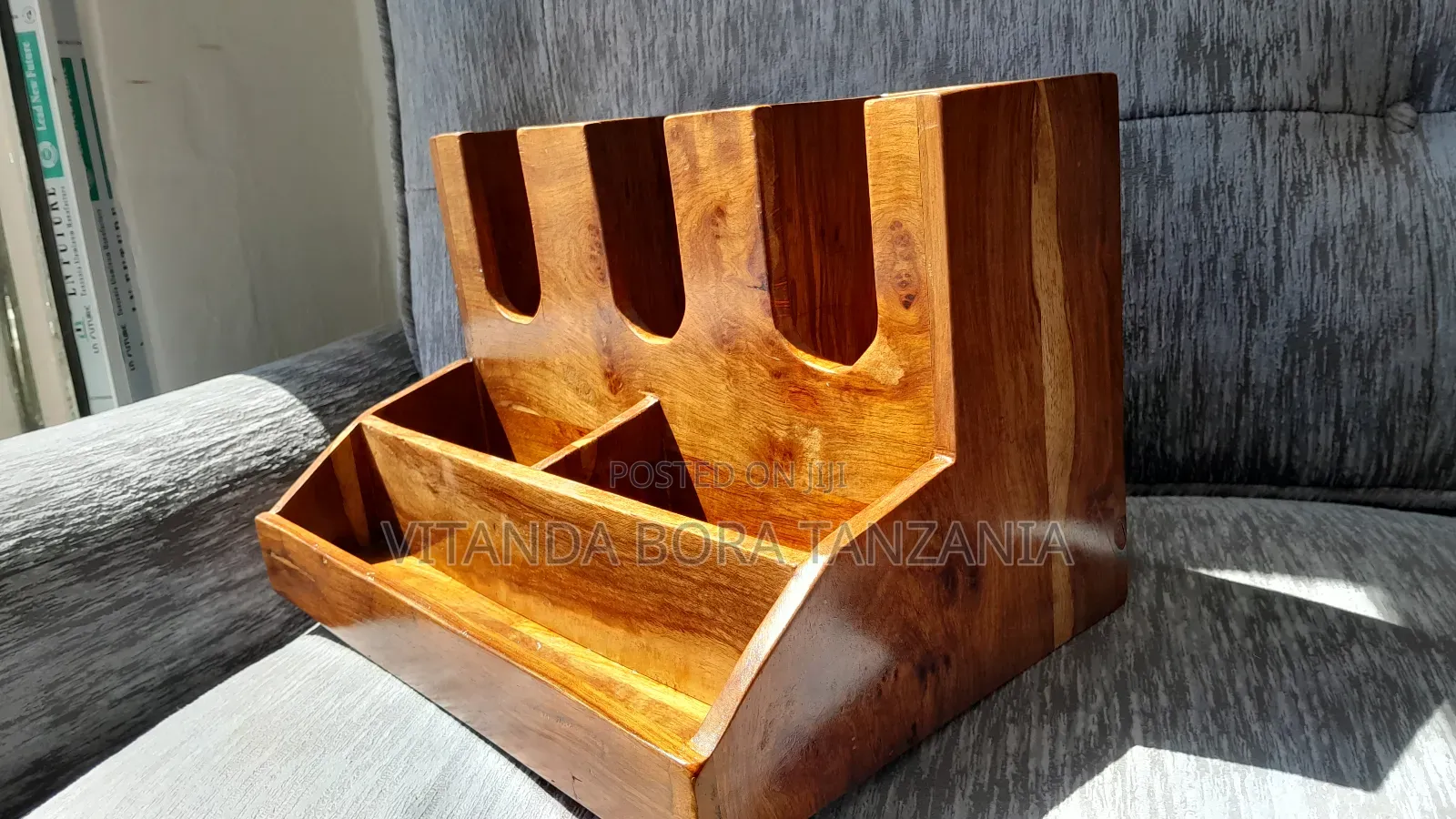 Table Organiser for a Coffee Bar