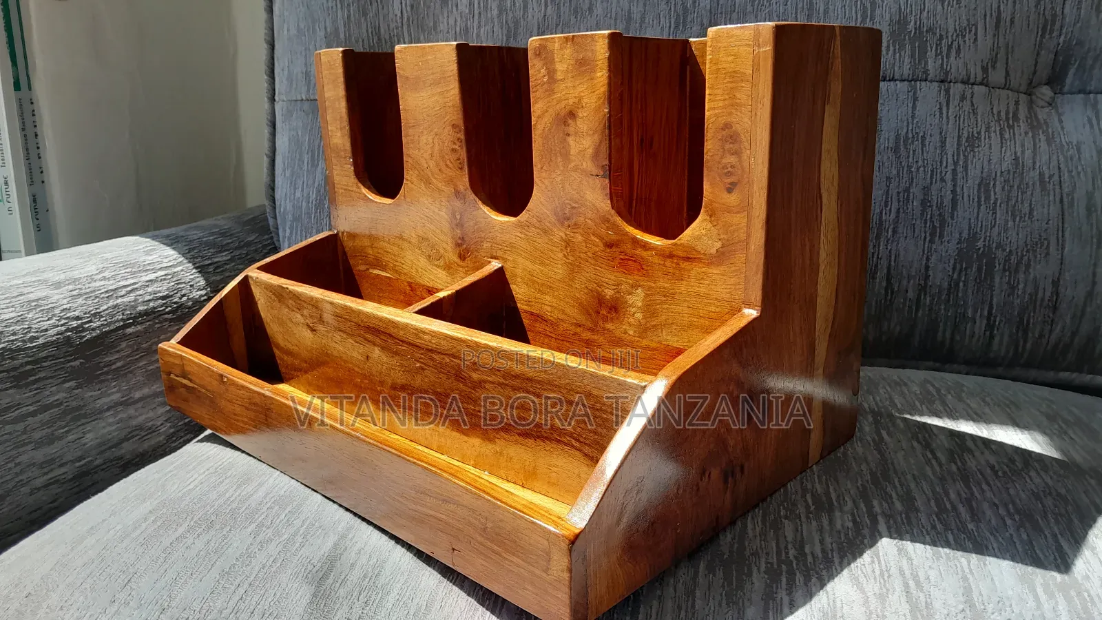 Table Organiser for a Coffee Bar