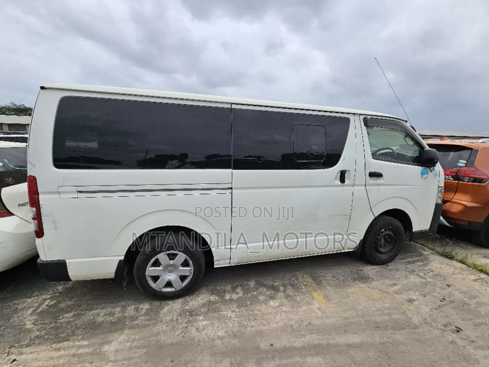 Toyota Quantum 2010 White