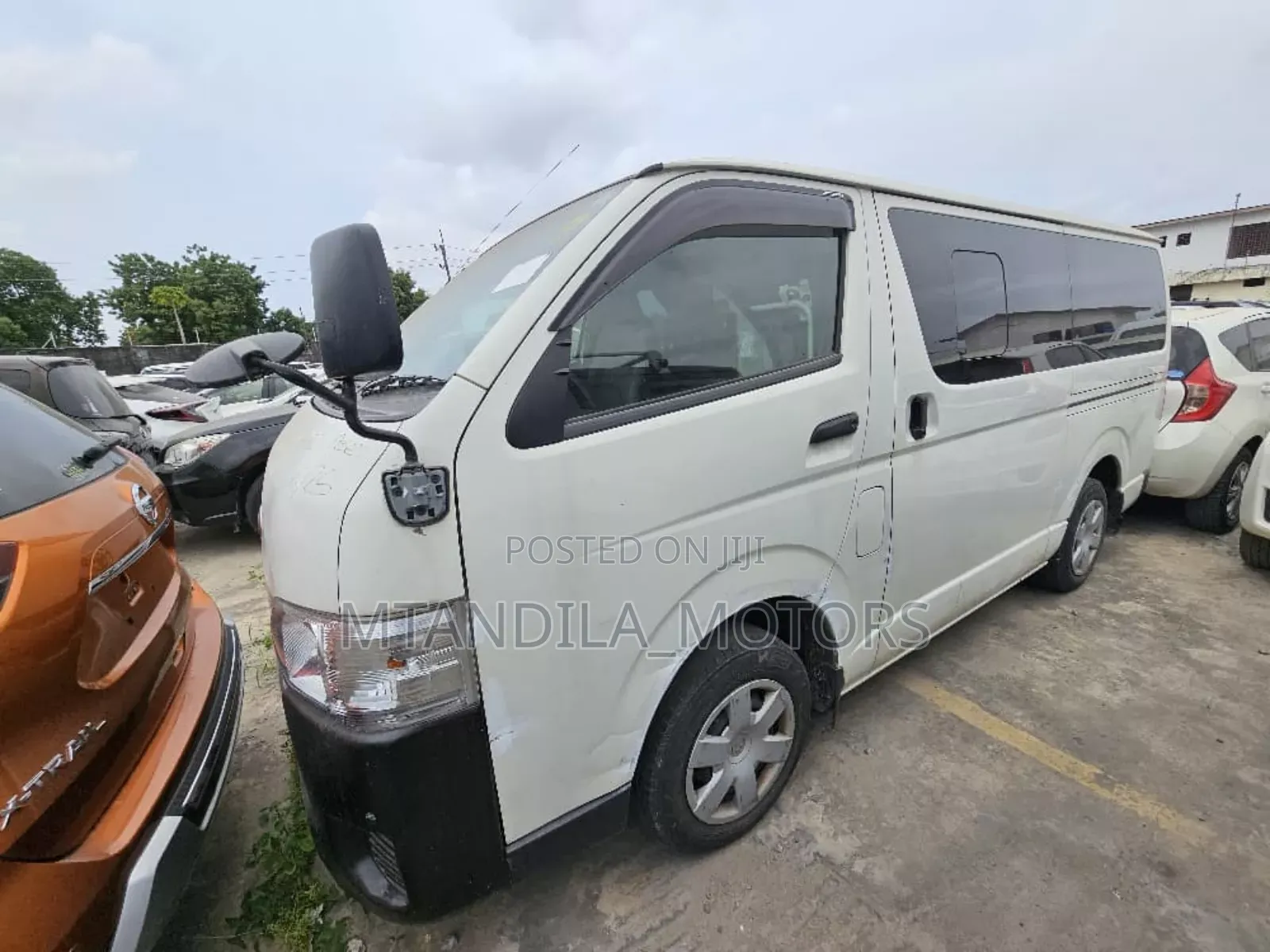 Toyota Quantum 2010 White